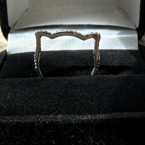 14k White Gold Diamond Cat Stackable Ring Size 6 - Picture 3 of 8